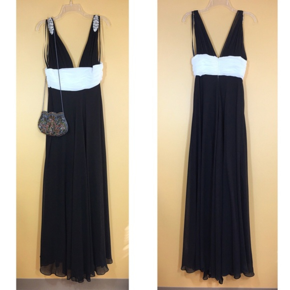 Faviana Black & White Contrast Art Deco Gown - Picture 1 of 3
